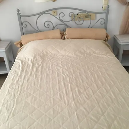 Hotel Avra Kamari (Santorini)