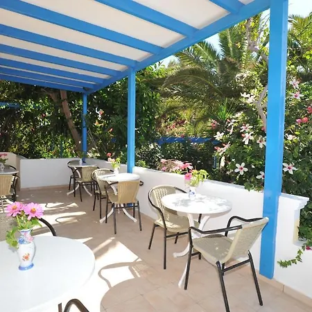 Hotel Avra 2*